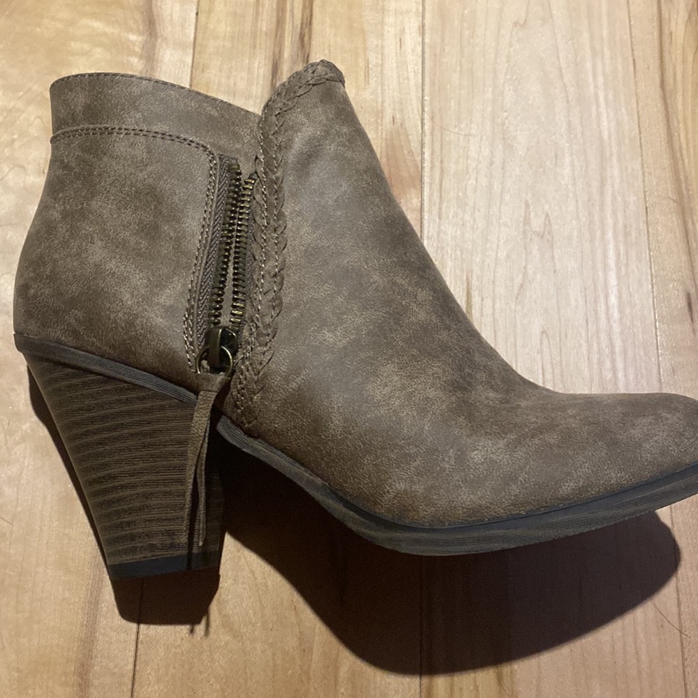 New booties - Picture 2 of 3